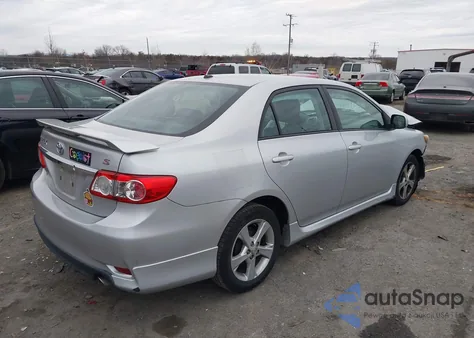 2011 Toyota Corolla S z USA, uszkodzony, nr VIN 2T1BU4EE7BC604243